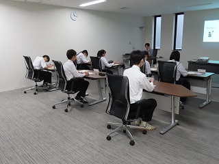 画像の代替テキストを入力ください。