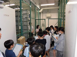 記録庫見学