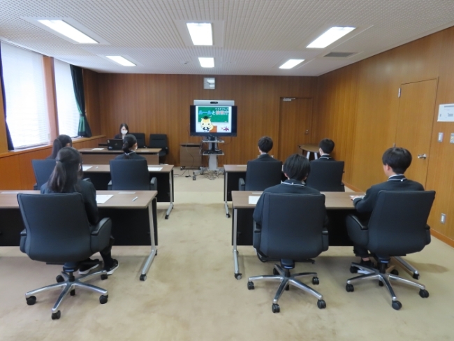 職場見学の様子(業務説明)